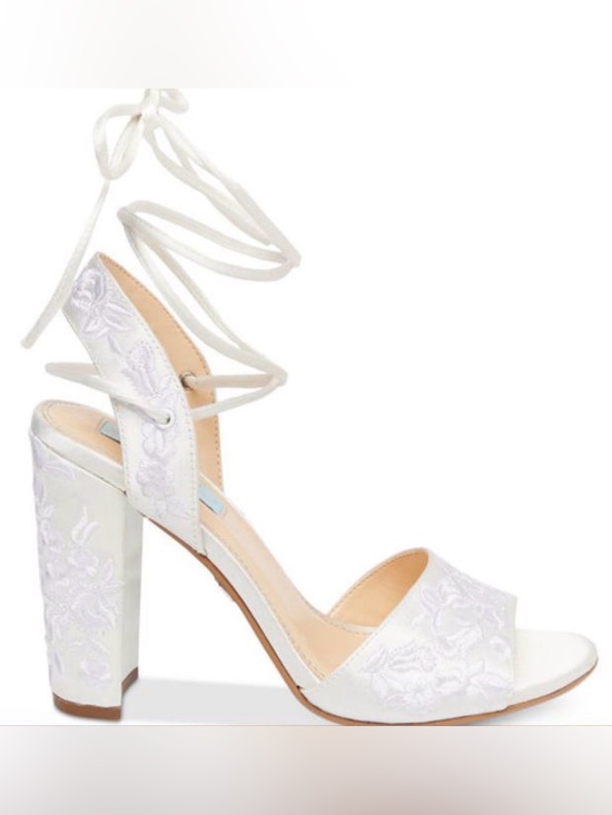 Betsey Johnson Shoes - RARE 🤍🩵 Betsey Johnson Lace-Up White/IVORY Embroidered Block Heel-sz 10